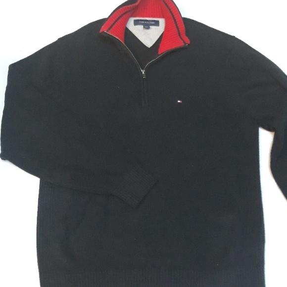 Tommy Hilfigure Sweater. - Picture 1 of 8